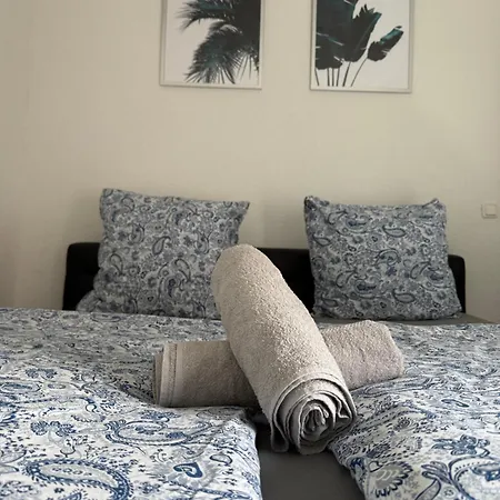 Schoene 2 Mit Bad Und Kueche Self- Check-in דירה