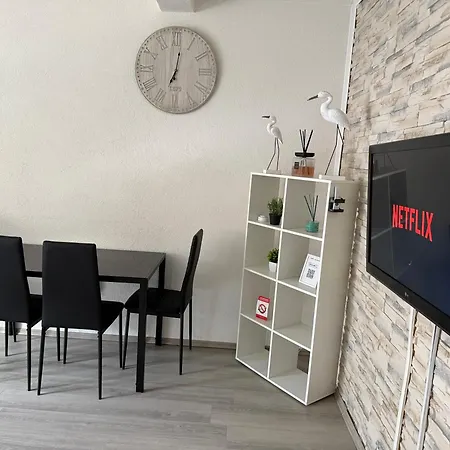 Schoene 2 Mit Bad Und Kueche Self- Check-in דירה *