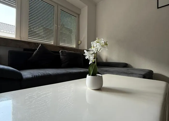 Schoene 2 Mit Bad Und Kueche Self- Check-in Mönchengladbach