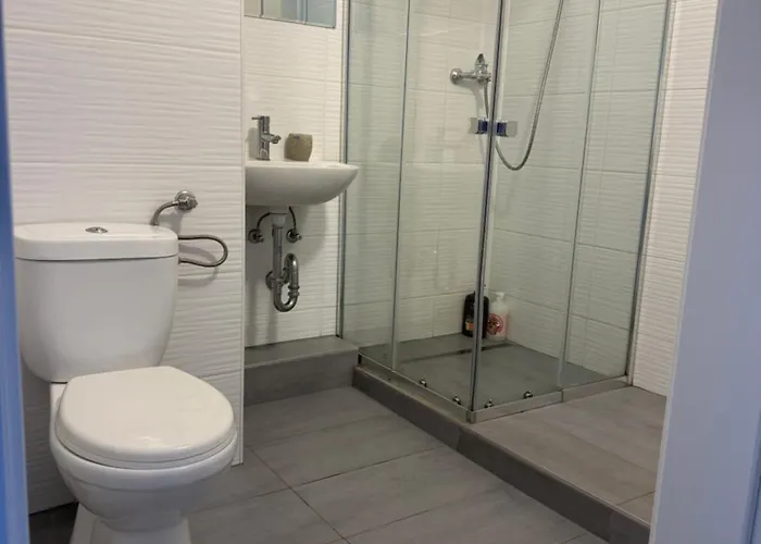 Schöne 2 Mit Bad Und Küche Self- Check-in Apartment